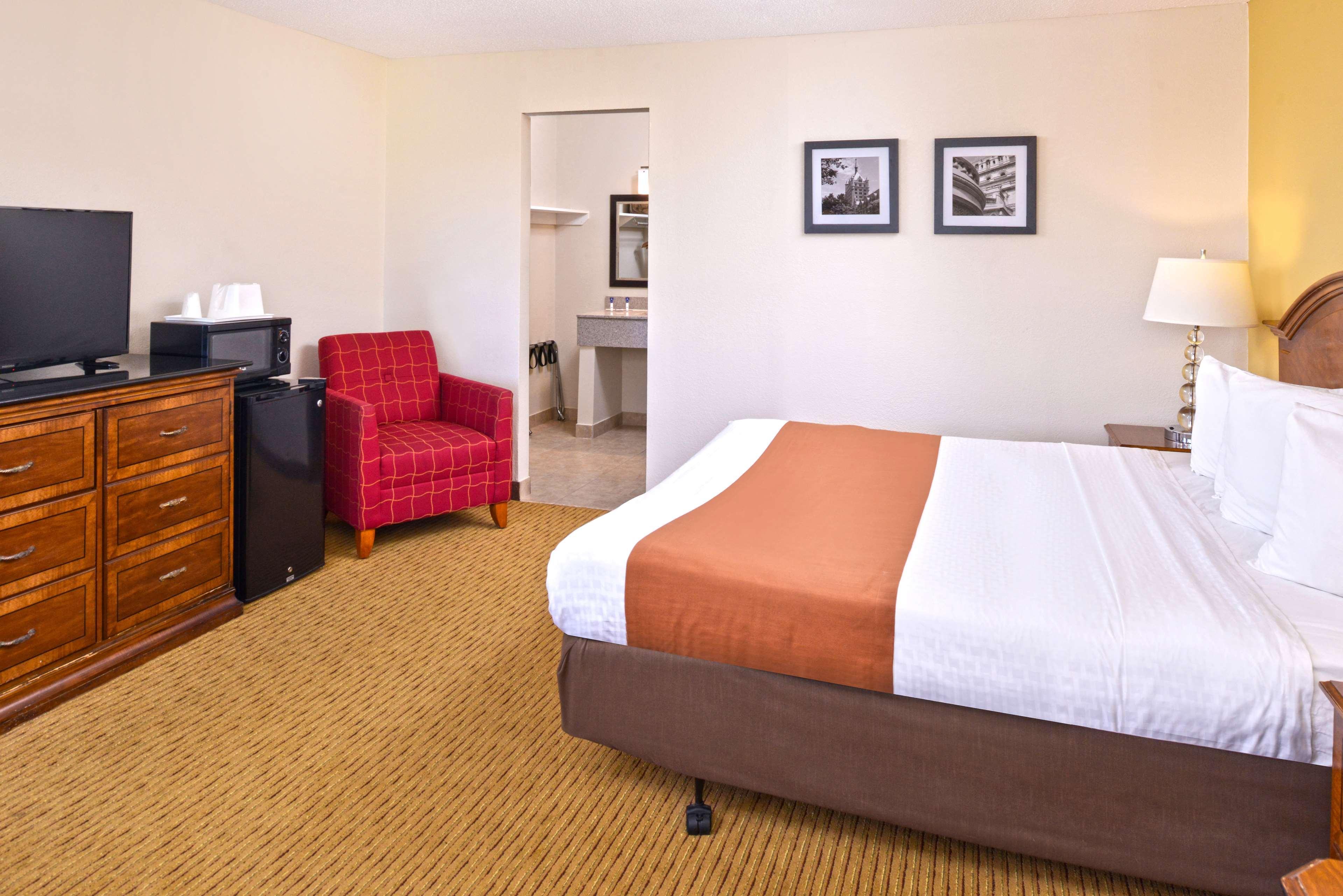 Americas Best Value Inn Plattsburgh Ngoại thất bức ảnh