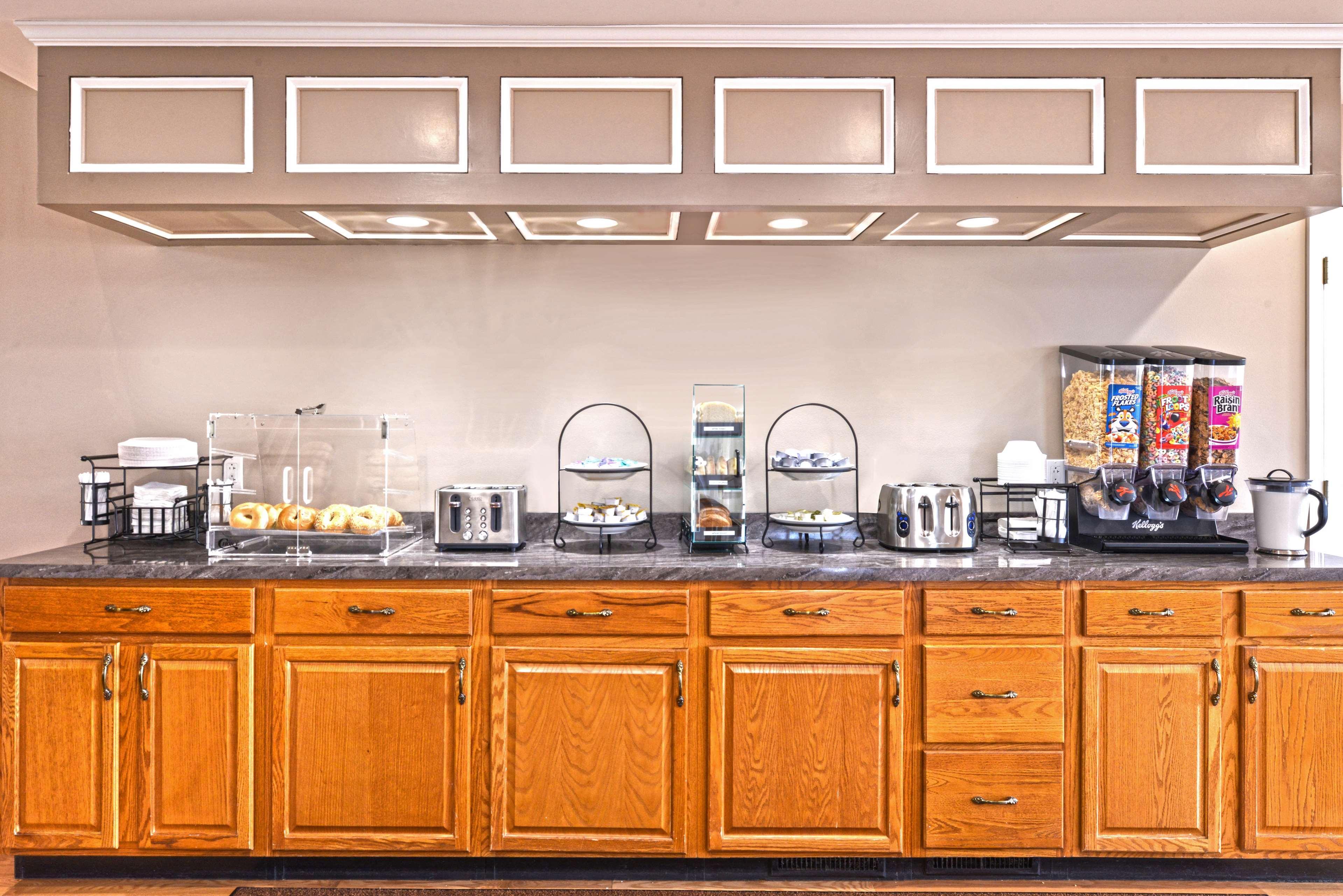 Americas Best Value Inn Plattsburgh Ngoại thất bức ảnh