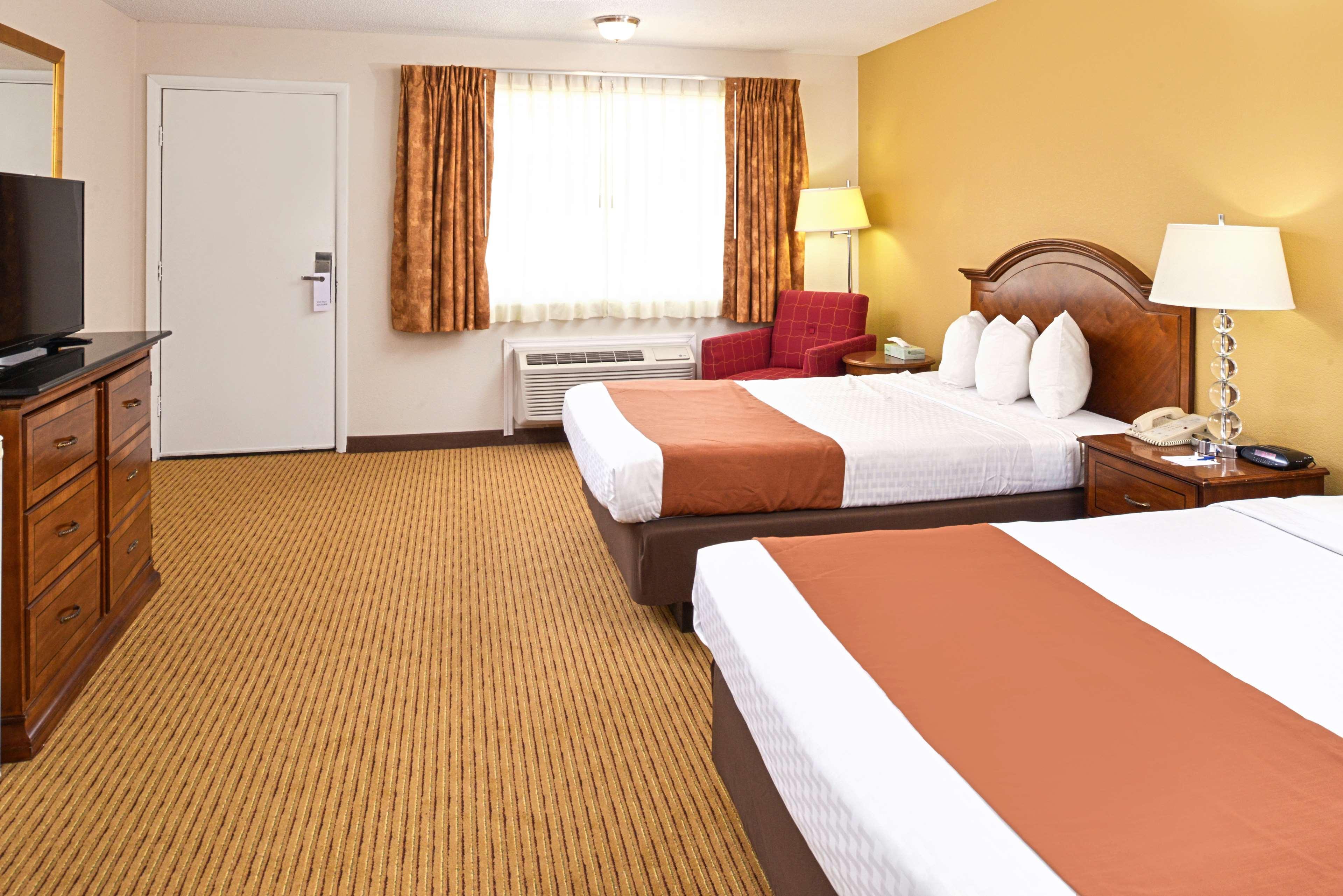Americas Best Value Inn Plattsburgh Ngoại thất bức ảnh