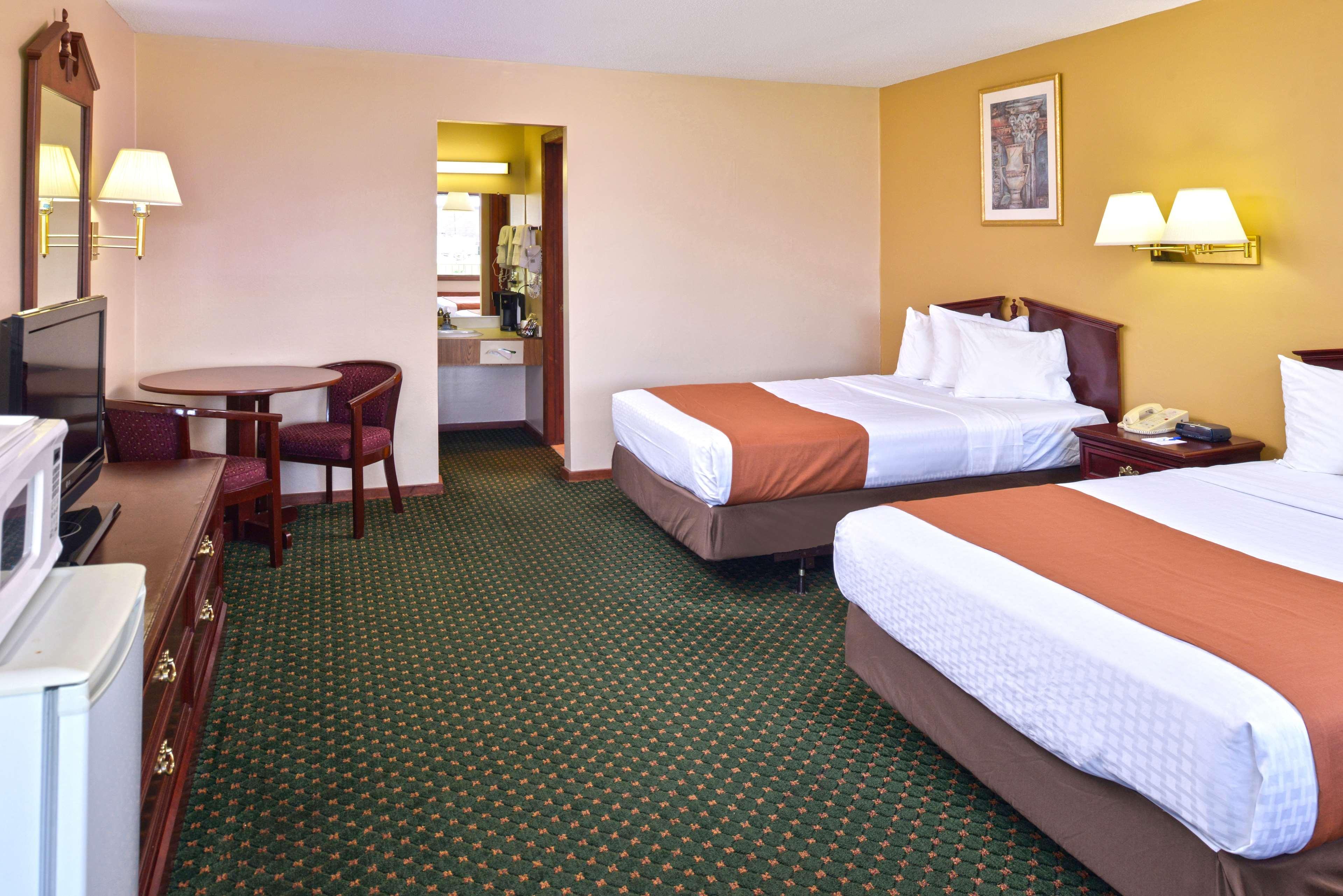 Americas Best Value Inn Plattsburgh Ngoại thất bức ảnh