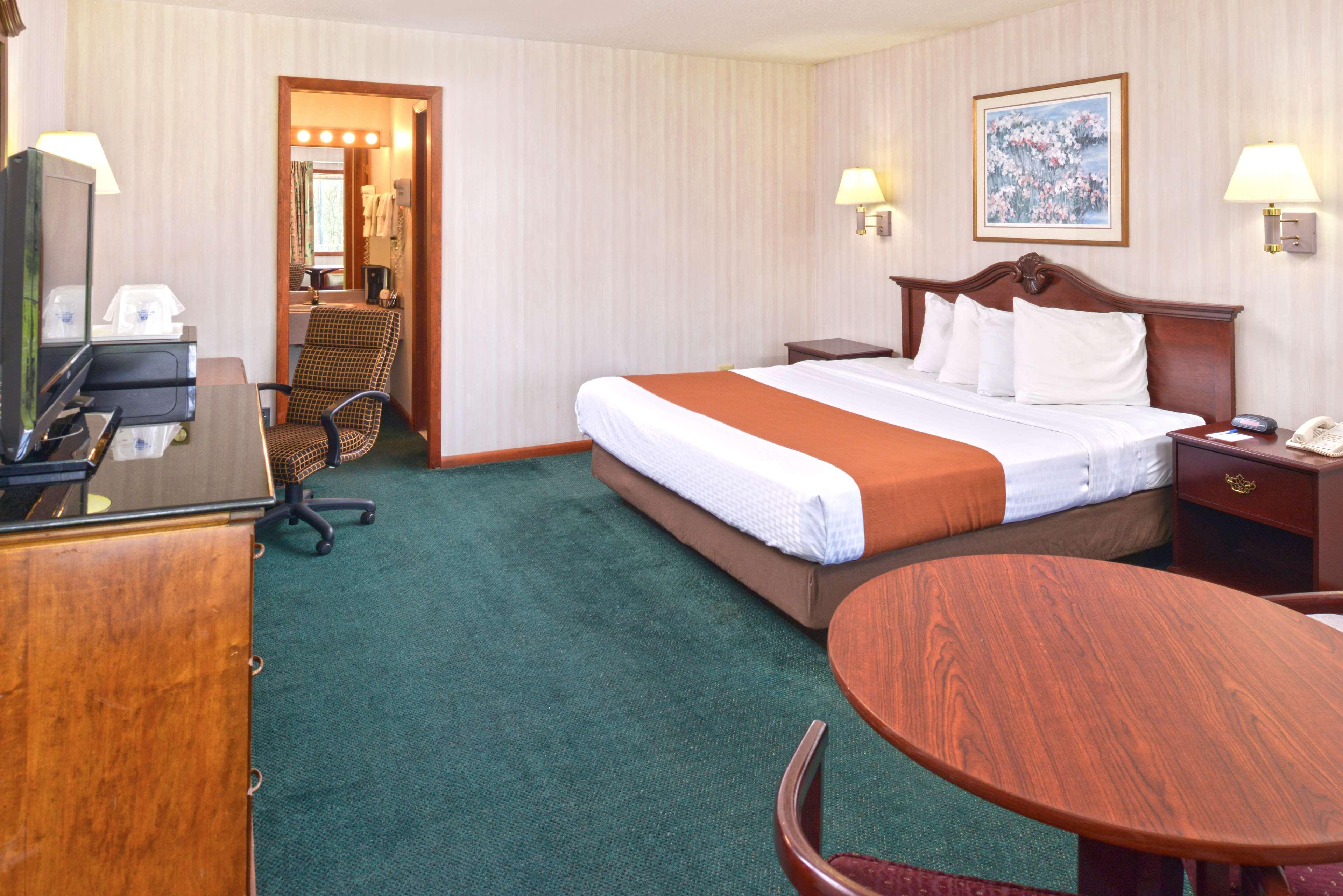 Americas Best Value Inn Plattsburgh Ngoại thất bức ảnh