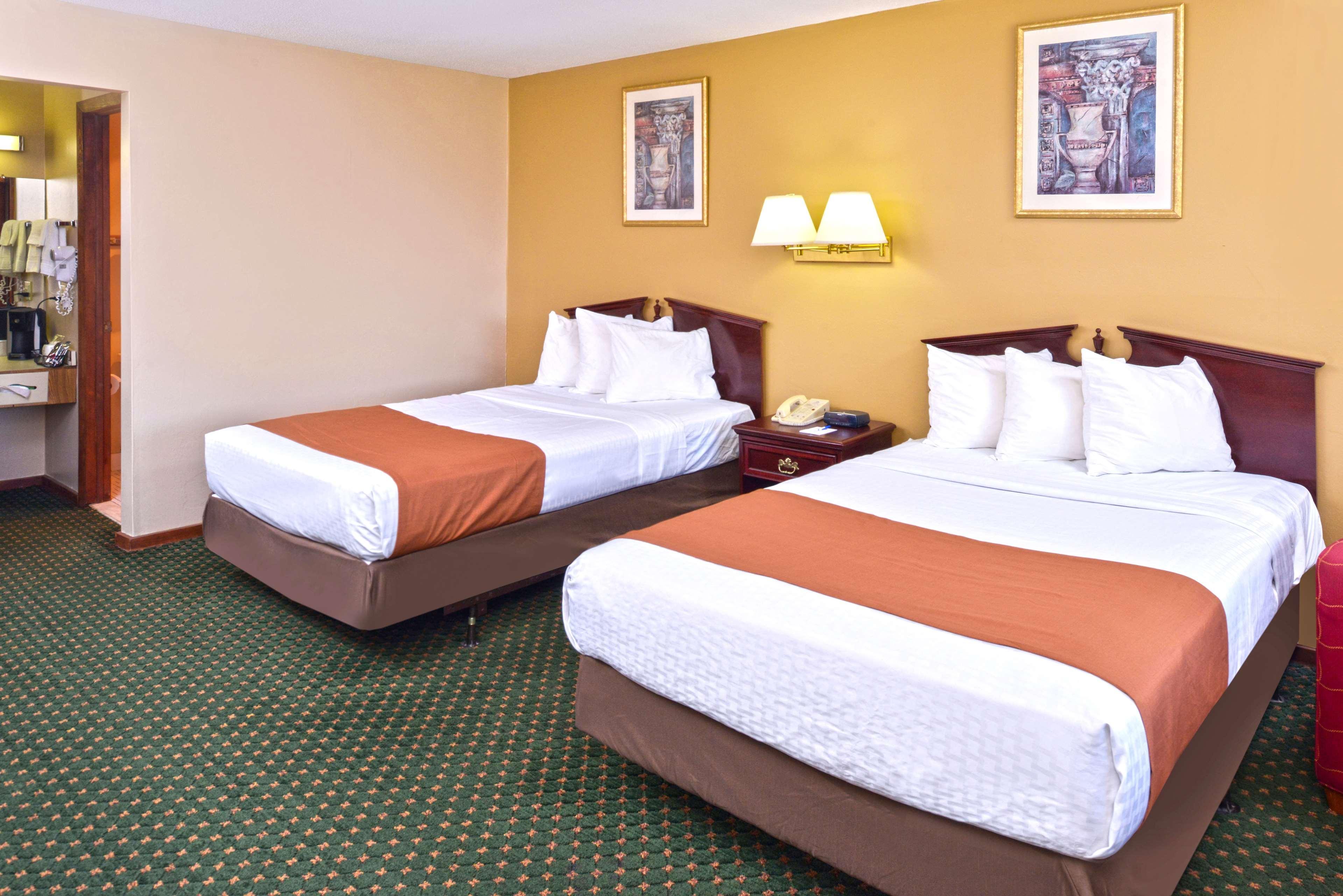 Americas Best Value Inn Plattsburgh Ngoại thất bức ảnh