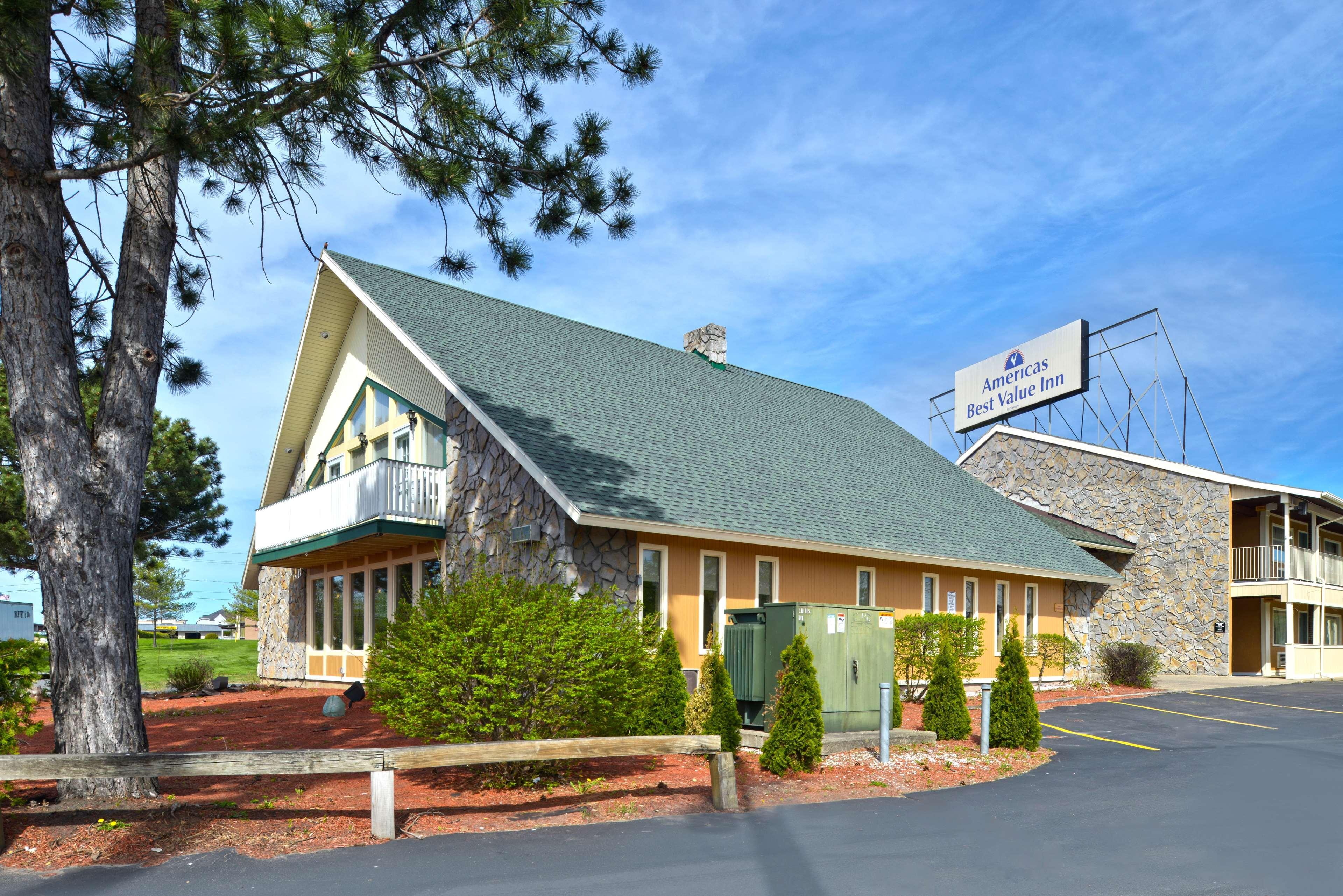Americas Best Value Inn Plattsburgh Ngoại thất bức ảnh