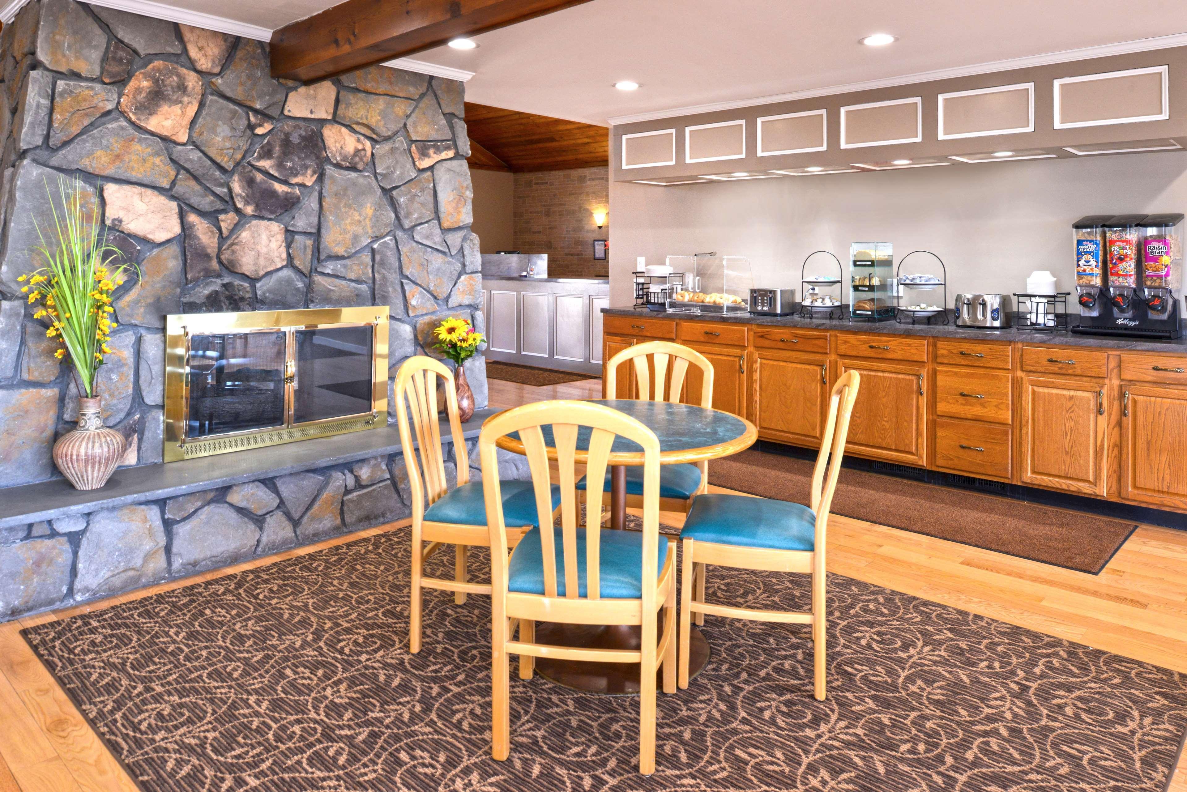 Americas Best Value Inn Plattsburgh Ngoại thất bức ảnh