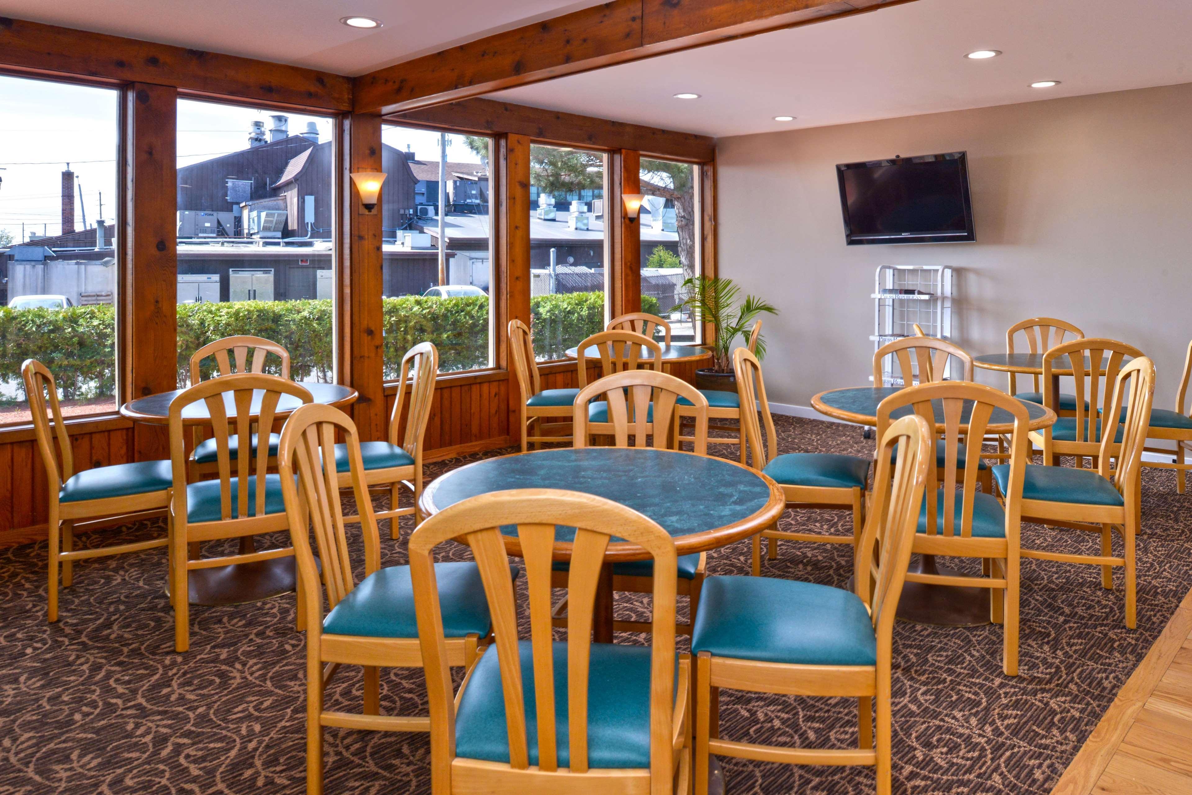 Americas Best Value Inn Plattsburgh Ngoại thất bức ảnh