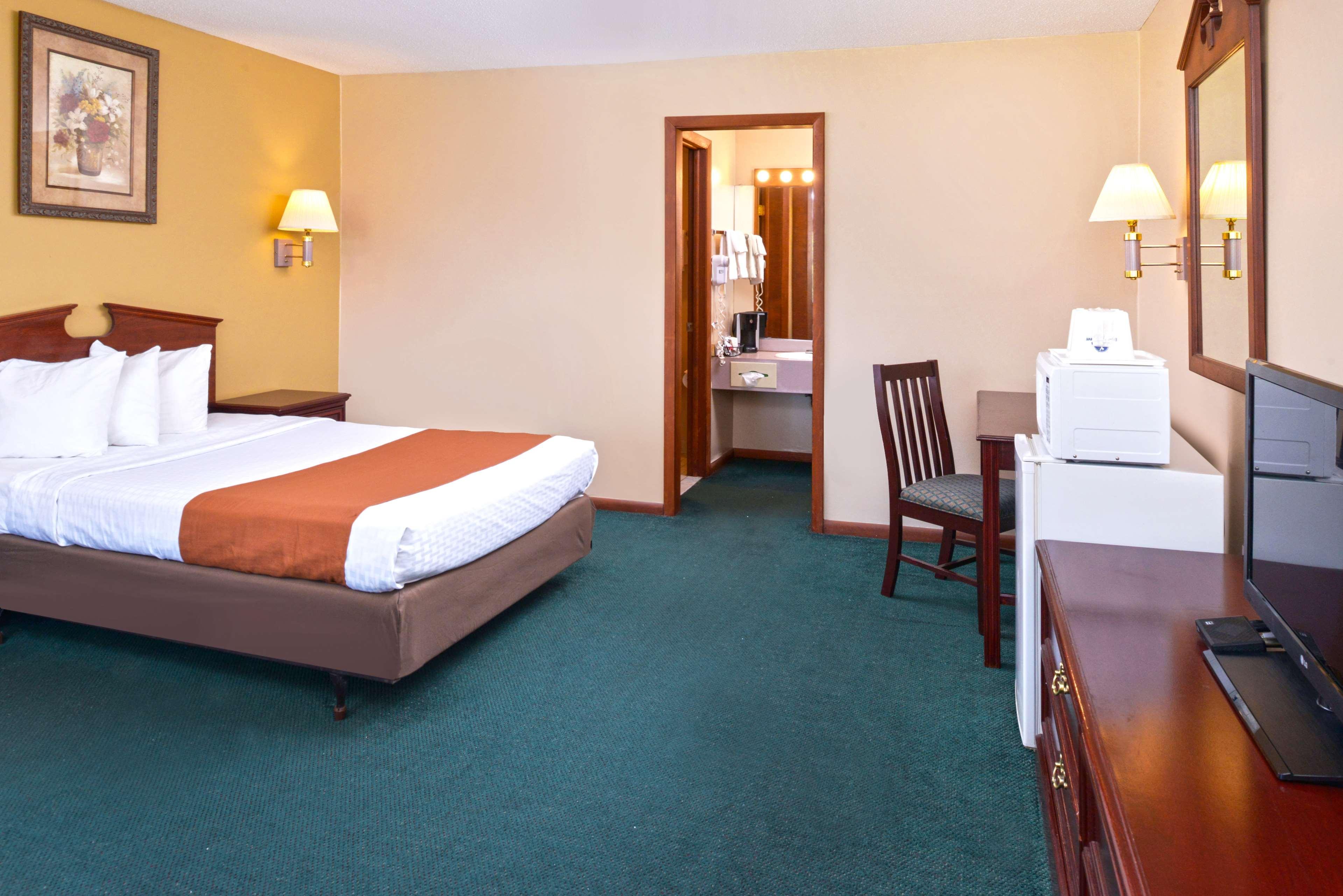 Americas Best Value Inn Plattsburgh Ngoại thất bức ảnh