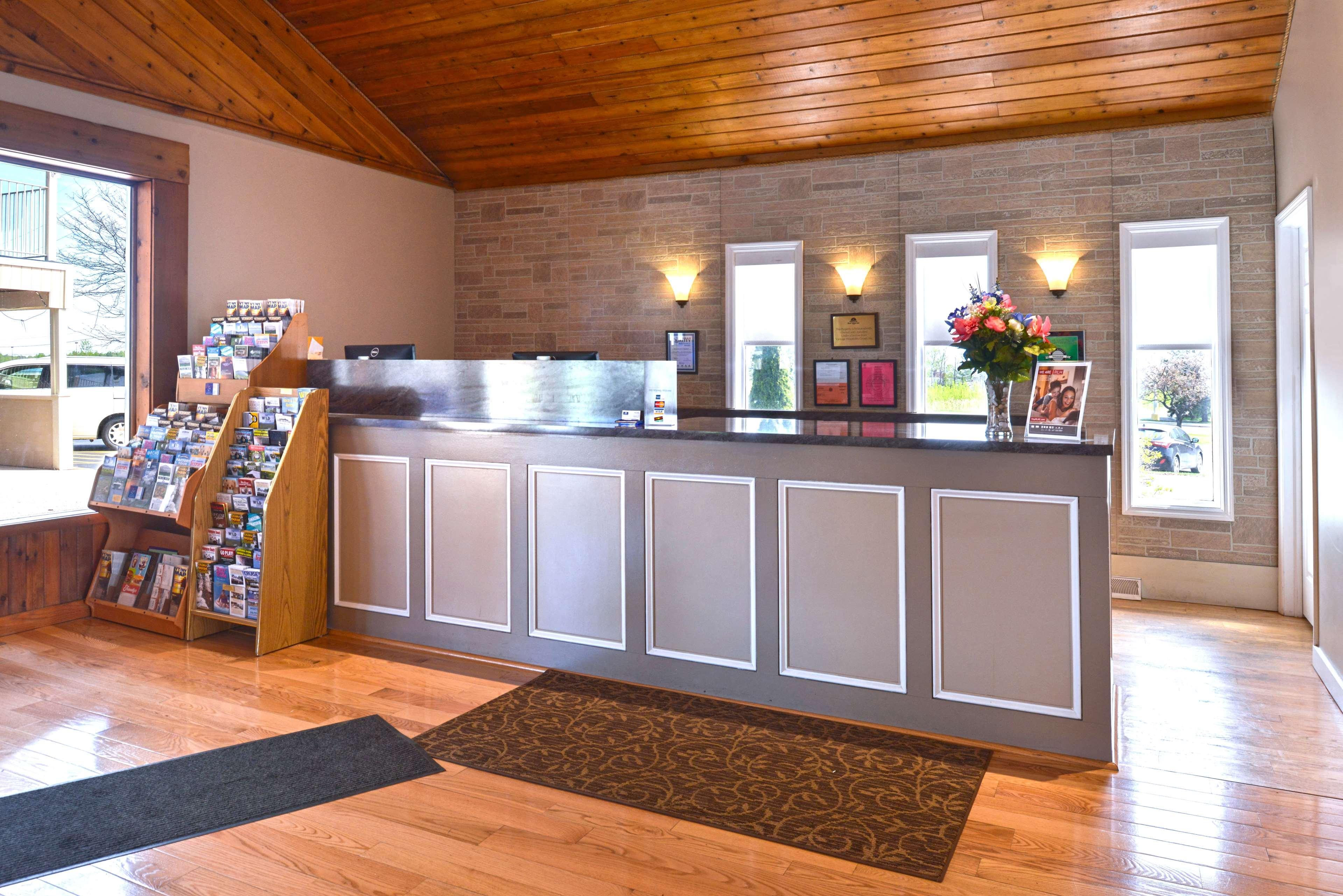 Americas Best Value Inn Plattsburgh Ngoại thất bức ảnh