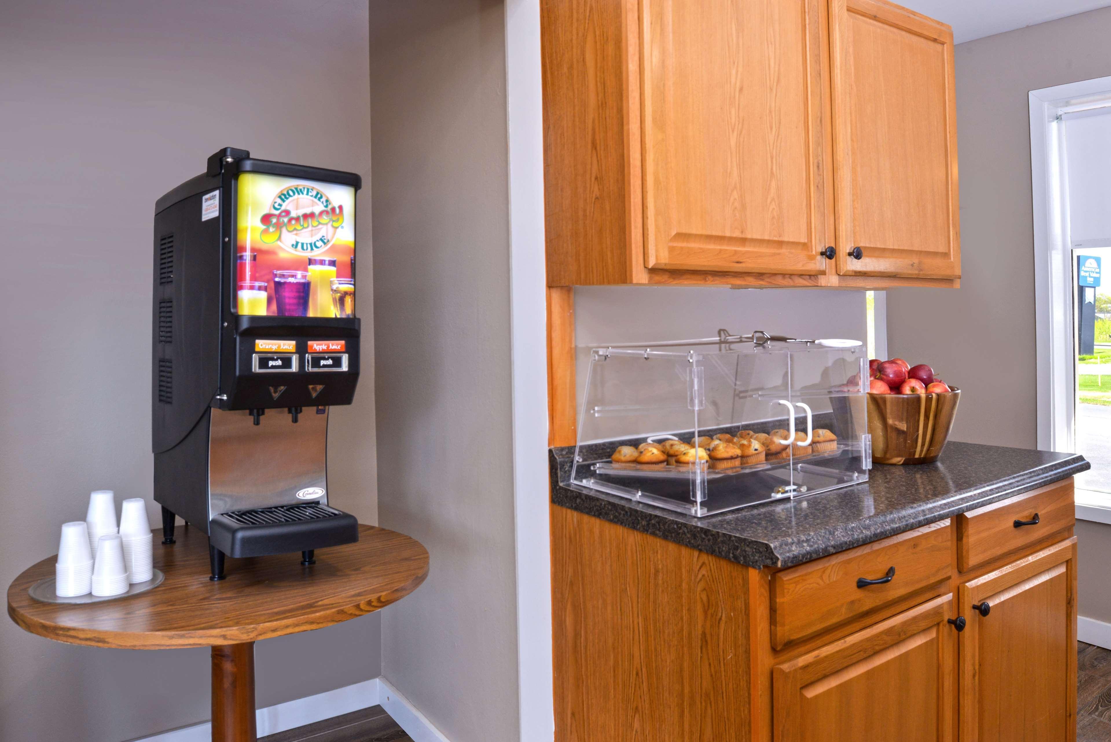Americas Best Value Inn Plattsburgh Ngoại thất bức ảnh