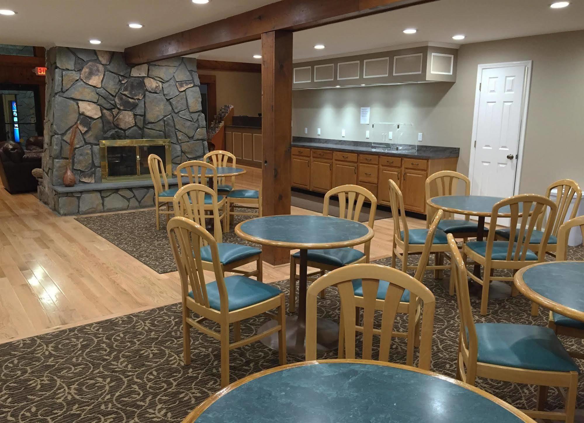 Americas Best Value Inn Plattsburgh Ngoại thất bức ảnh