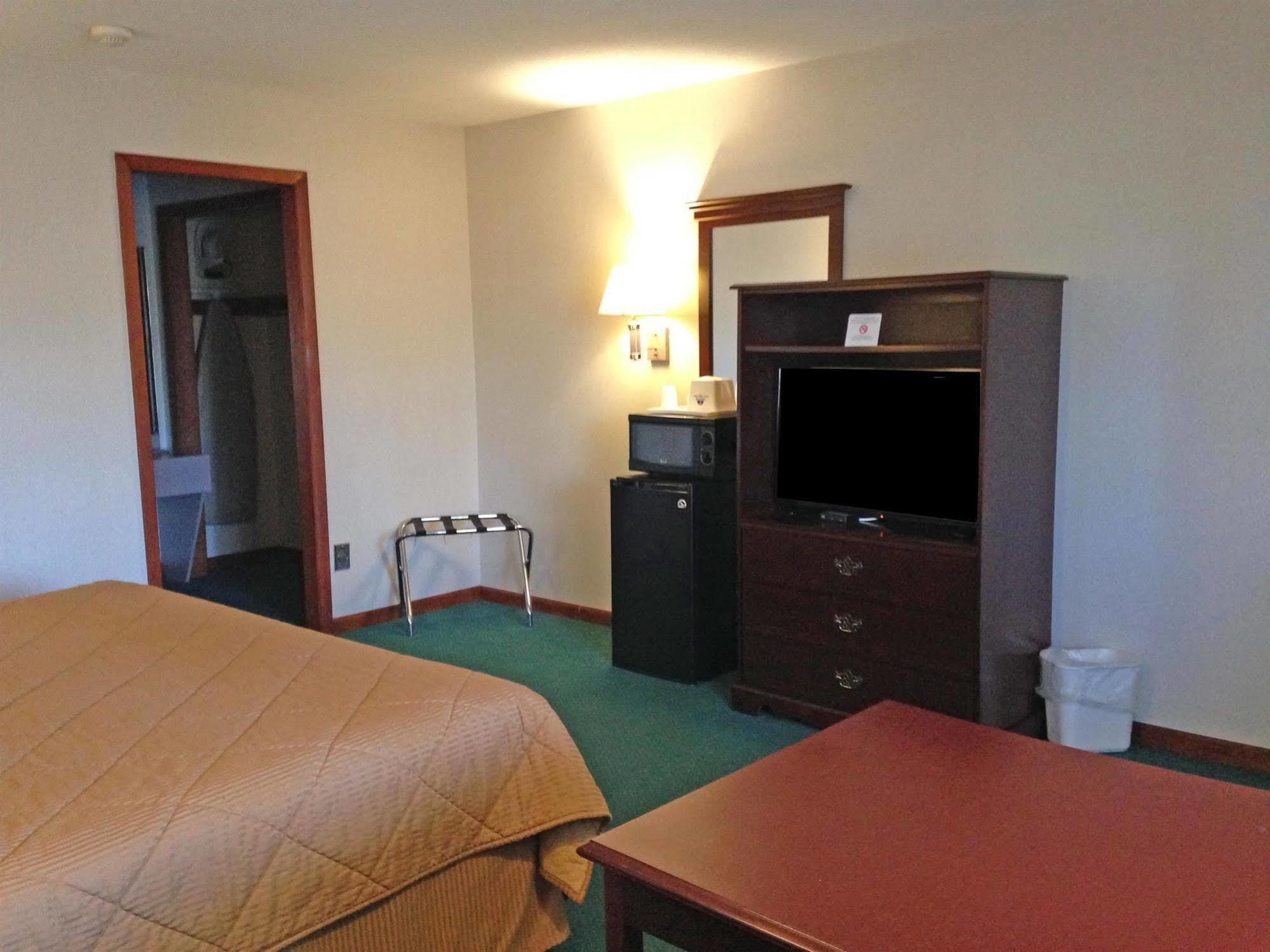 Americas Best Value Inn Plattsburgh Ngoại thất bức ảnh