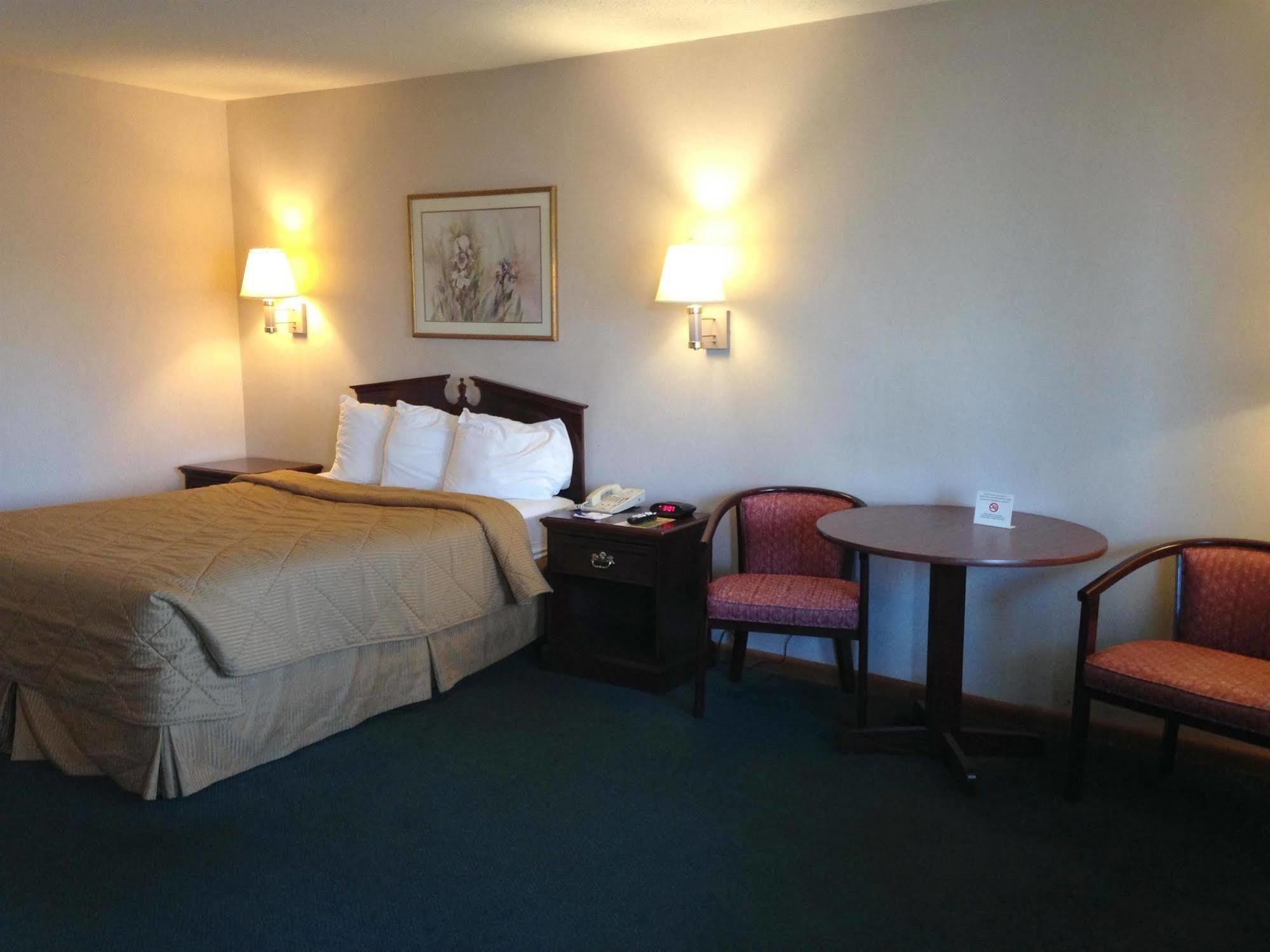 Americas Best Value Inn Plattsburgh Ngoại thất bức ảnh