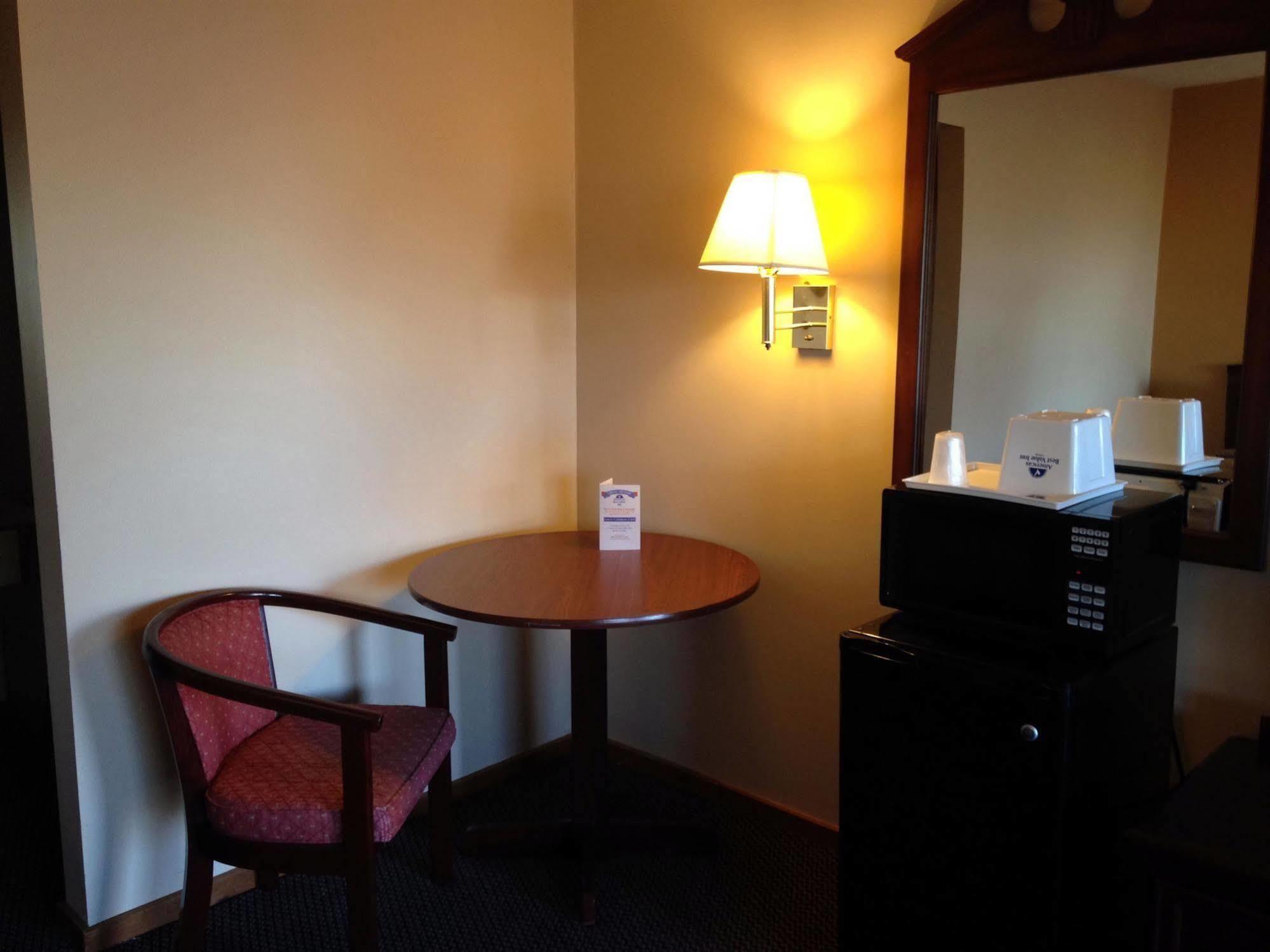 Americas Best Value Inn Plattsburgh Ngoại thất bức ảnh