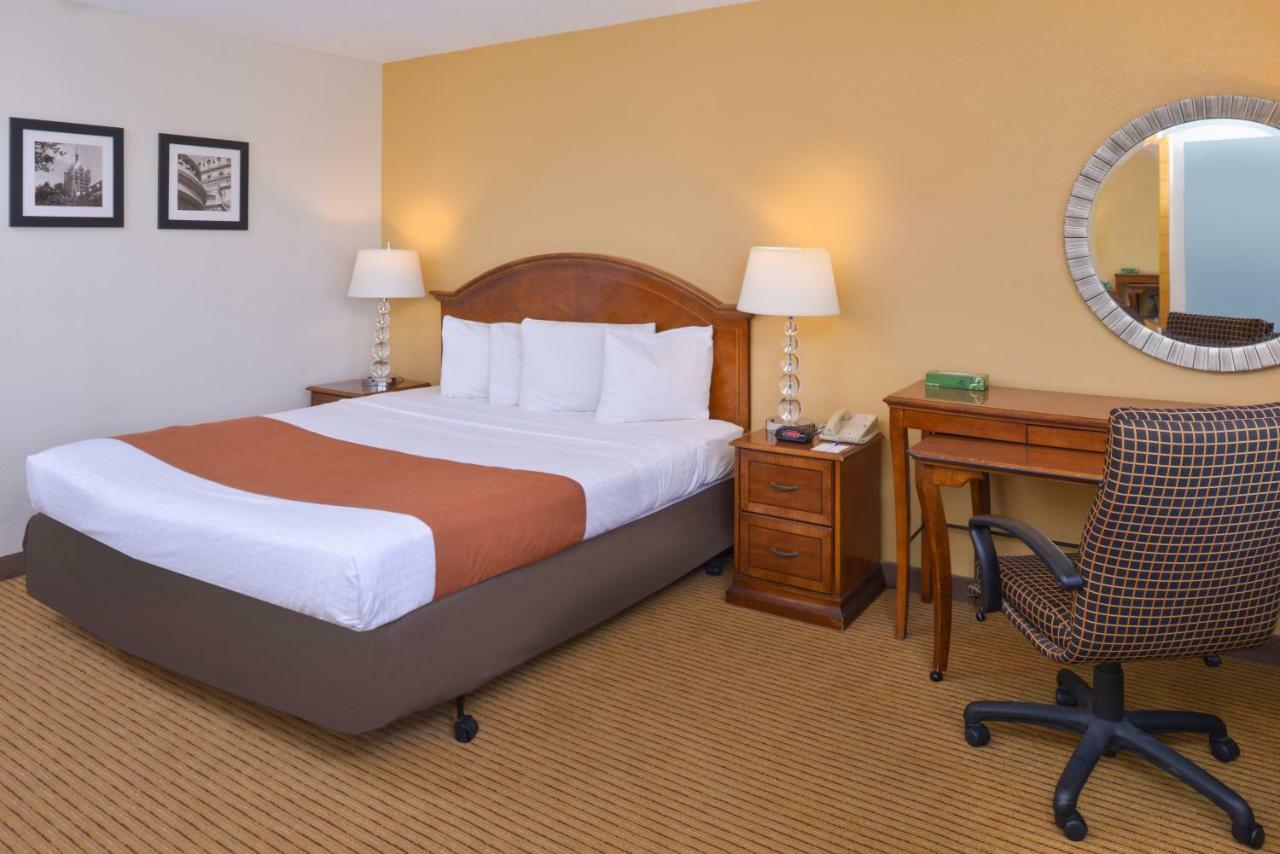 Americas Best Value Inn Plattsburgh Ngoại thất bức ảnh