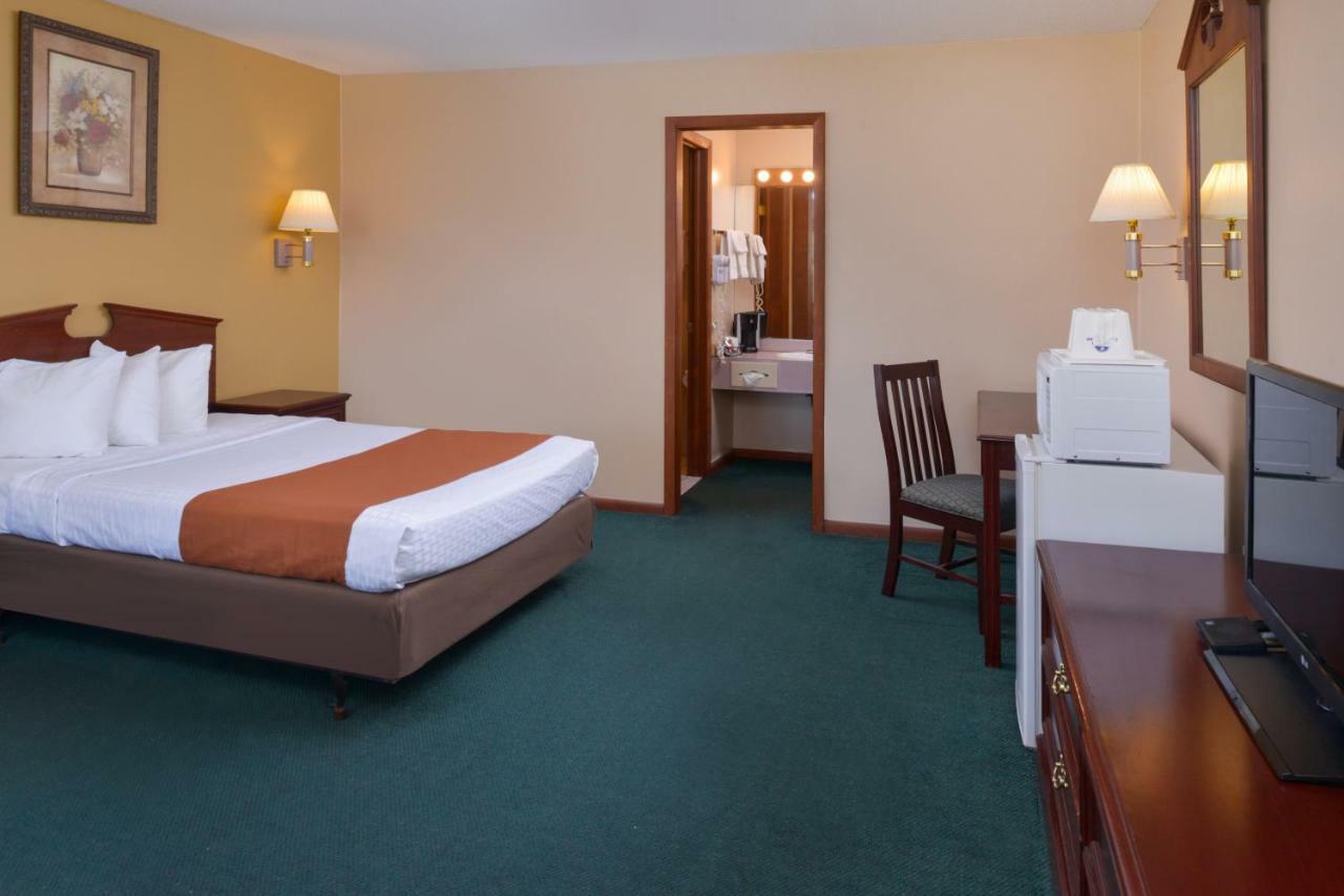 Americas Best Value Inn Plattsburgh Ngoại thất bức ảnh