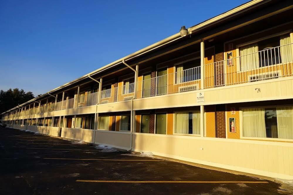 Americas Best Value Inn Plattsburgh Ngoại thất bức ảnh